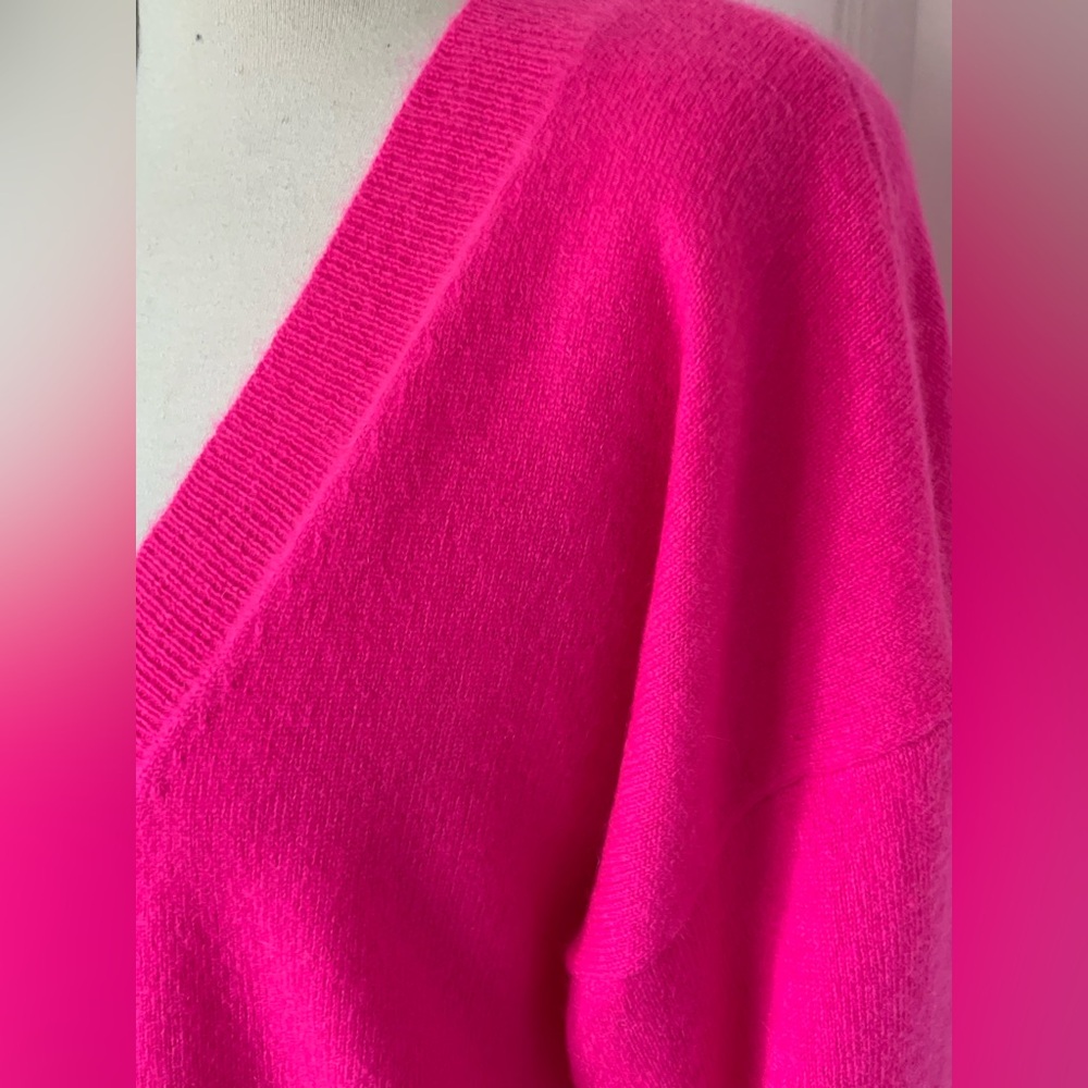 Aqua Womens Front Button Cashmere V-Neck Cardigan Sweater V10337 Neon Pink L - Picture 5 of 16